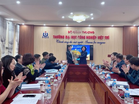 Trường Đại học Công nghiệp Việt Trì tổ chức bảo vệ luận văn Thạc sĩ cho học viên cao học ngành Kỹ thuật Hóa học